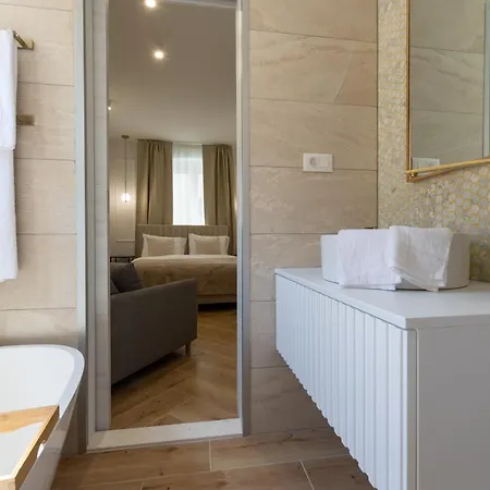 Palace Luxury Apartment