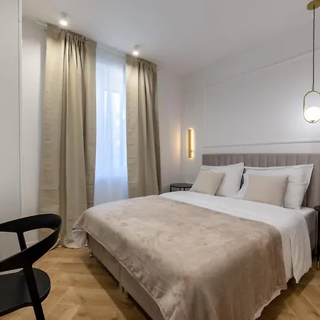 Palace Luxury Apartment *